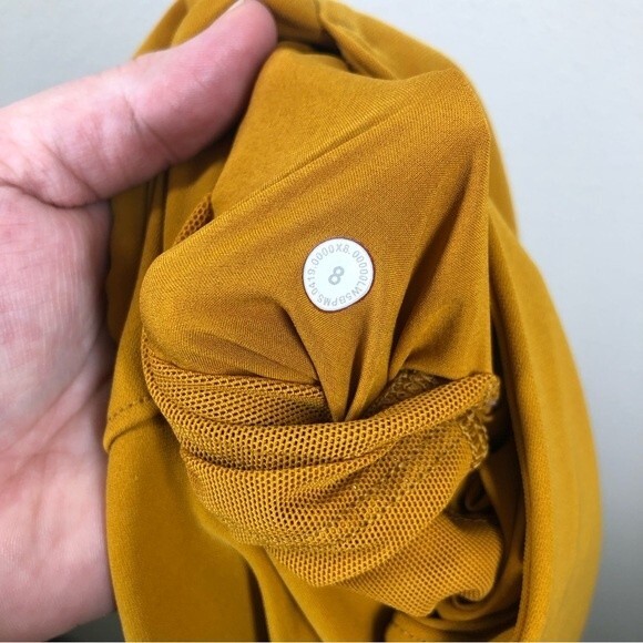 Lululemon On the Fly 7/8 Pant *Woven In Fools Gold Style W5BPMS Women’s Size 8 - Picture 8 of 9